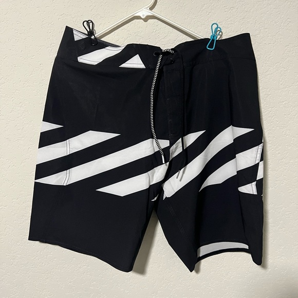Volcom ModTech board shorts black - Picture 1 of 3